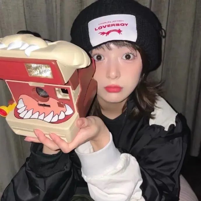 橘衫男子的画像